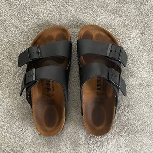 black lightly worn Arizona birkenstock’s